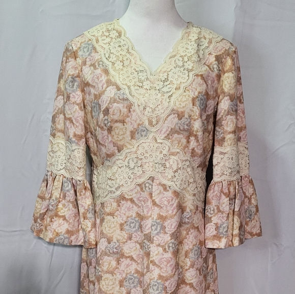 Vintage 1970's Women's Pink Floral Lace Bell Long Sleeve Maxi Ballgown Dress Med - Picture 3 of 9